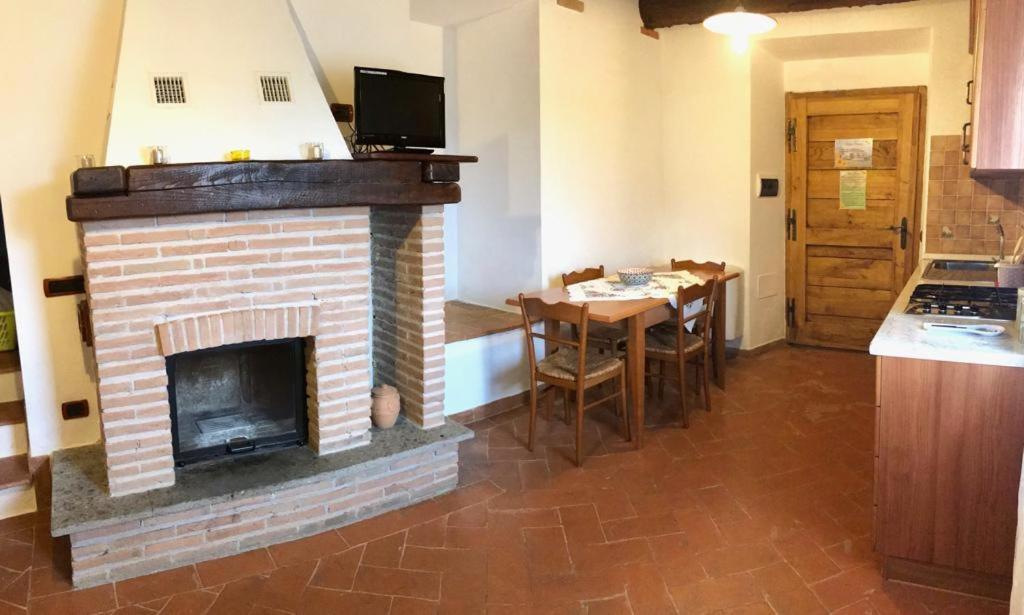 Agriturismo Podere Casano Радикофани Екстериор снимка